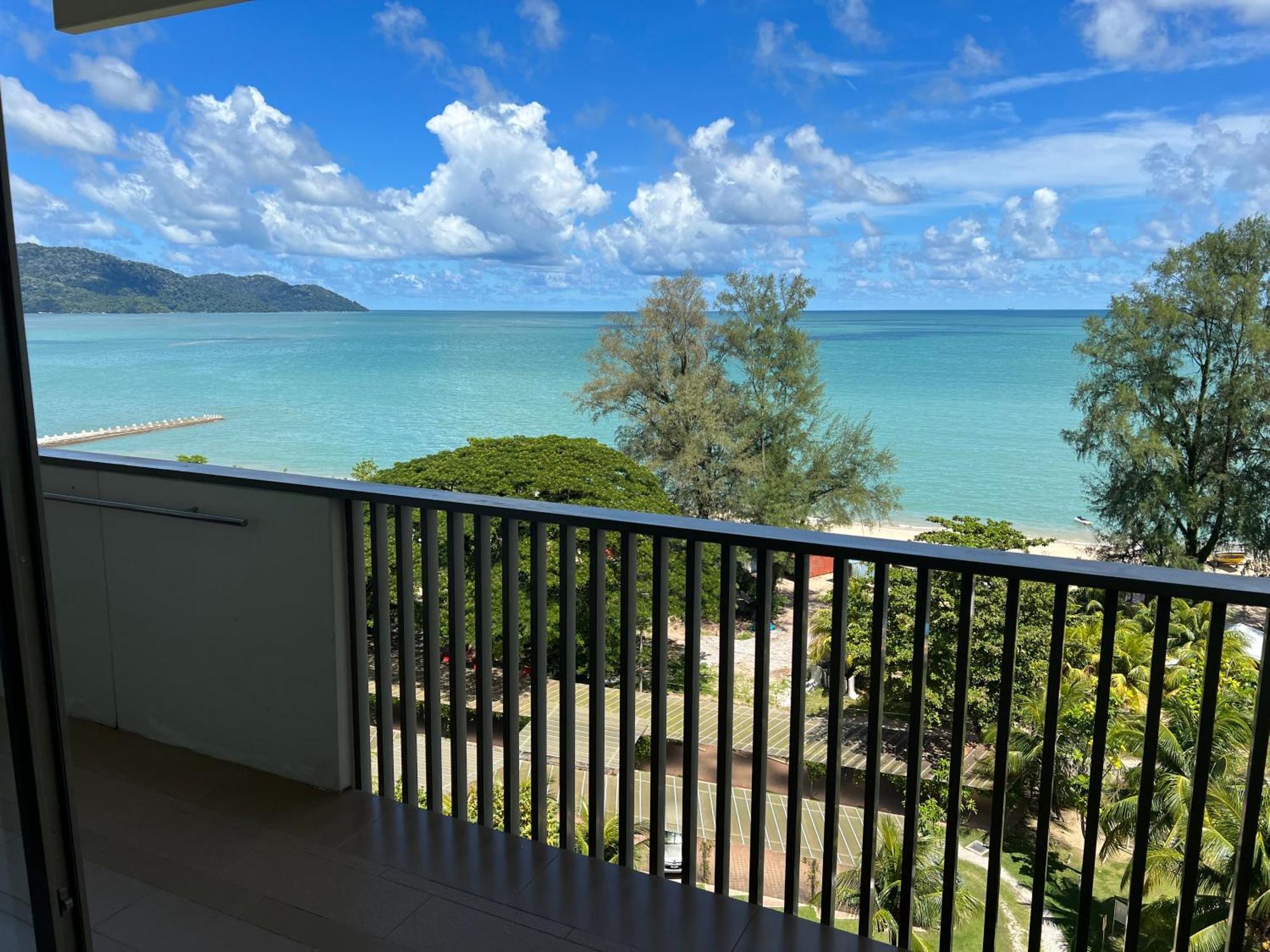 By The Sea Beach Front Apartment バツーフェリンギビーチ エクステリア 写真