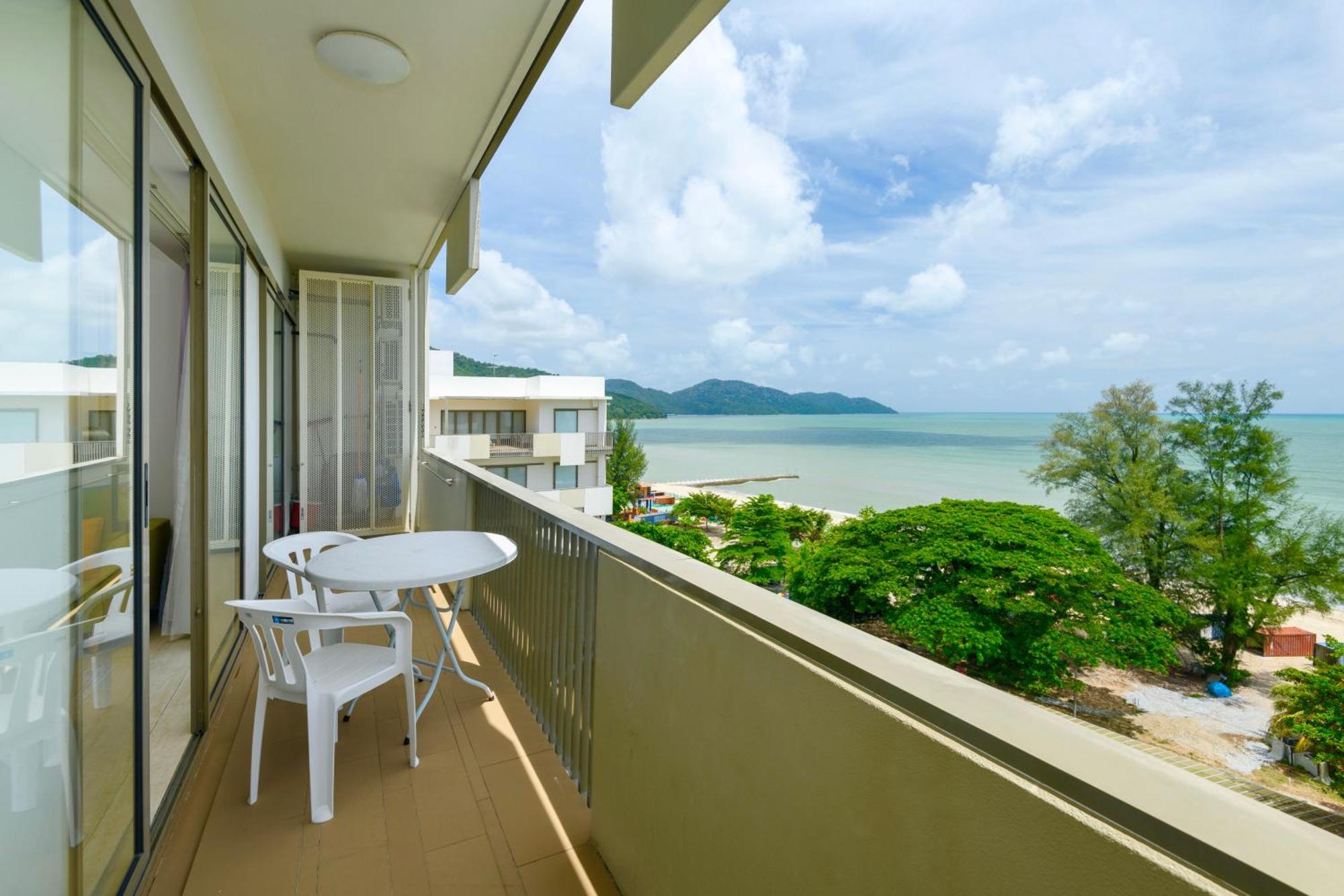 By The Sea Beach Front Apartment バツーフェリンギビーチ エクステリア 写真